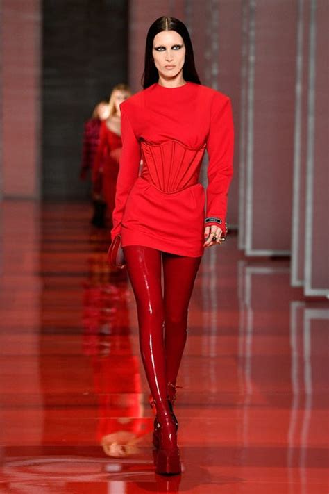 modella versace 2023